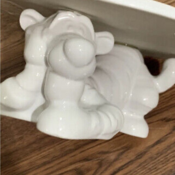 Disney Tigger Cake Plate NEW Ceramic Winnie Pooh White Stand Sculpture - Picture 4 of 5